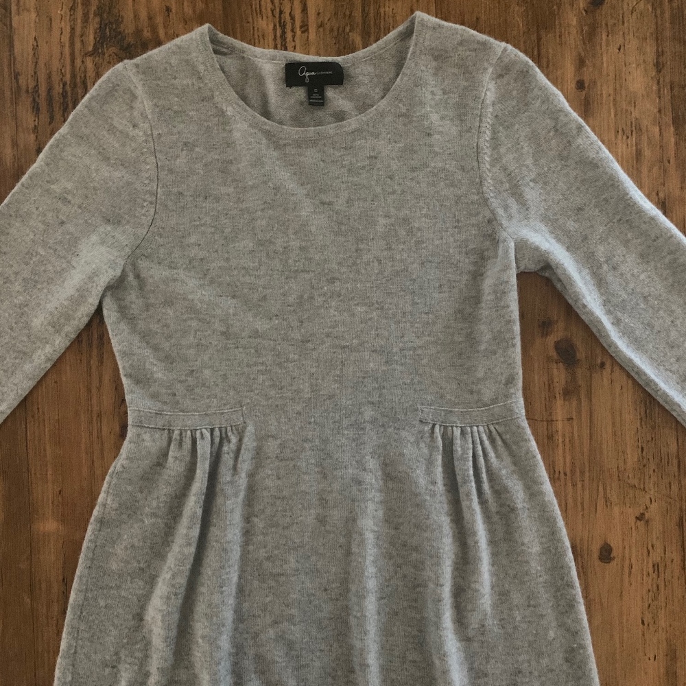 Woman's gray cashmere sweater